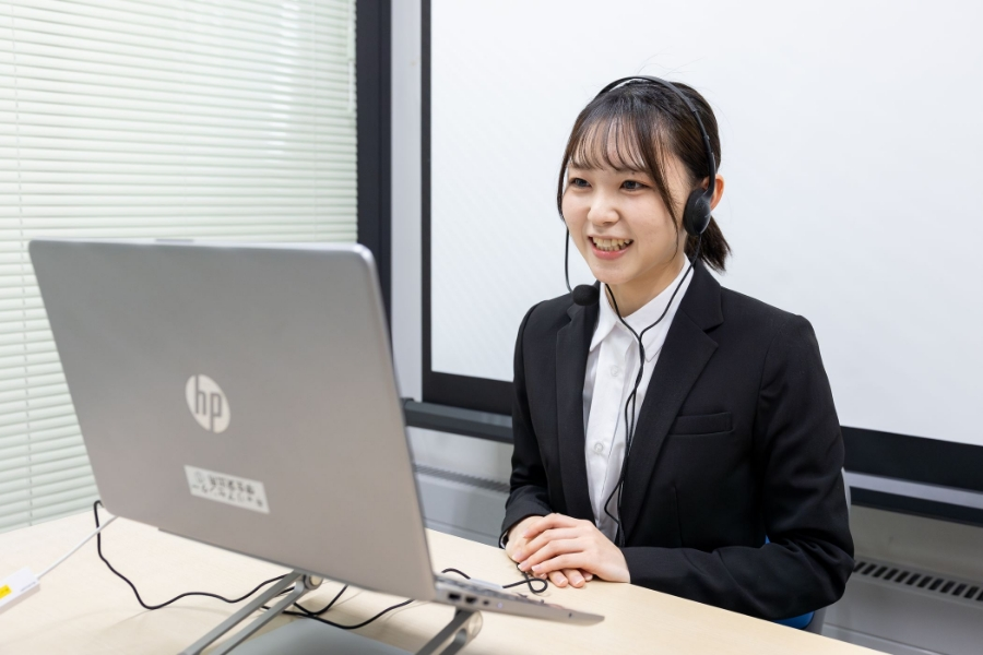 面接練習を手伝う